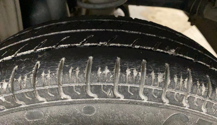 2019 Maruti Alto 800 LXI, Petrol, Manual, 13,881 km, Left Rear Tyre Tread