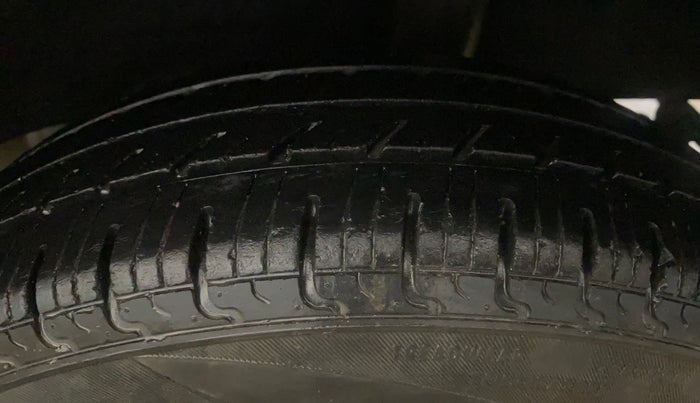 2016 Renault Kwid RXL, Petrol, Manual, 23,387 km, Left Rear Tyre Tread