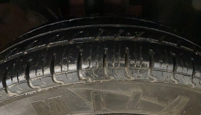 2016 Renault Kwid RXL, Petrol, Manual, 23,387 km, Right Front Tyre Tread