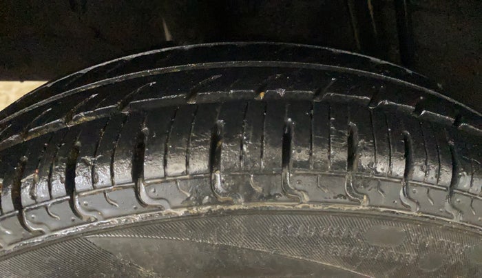 2016 Renault Kwid RXL, Petrol, Manual, 23,387 km, Right Rear Tyre Tread