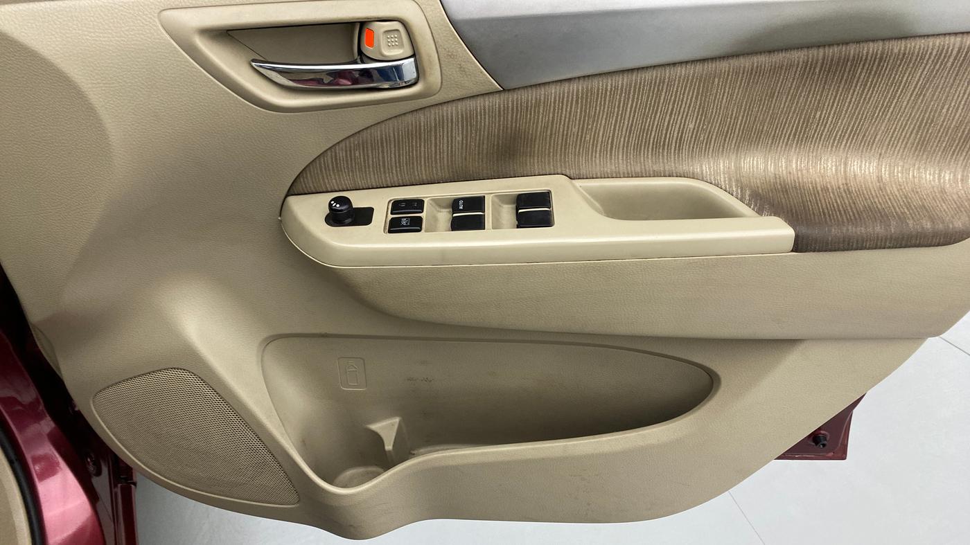 2013 Maruti Ertiga ZXI, Petrol, Manual, 50,227 km, Driver Side Door Panels Control