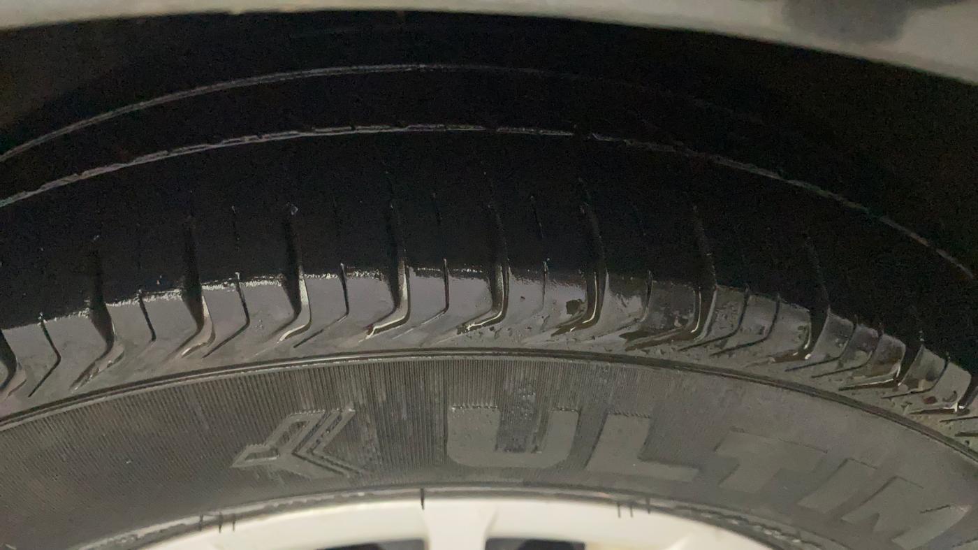 2013 Hyundai i10 SPORTZ 1.2, Petrol, Manual, 1,15,573 km, Left Front Tyre Tread