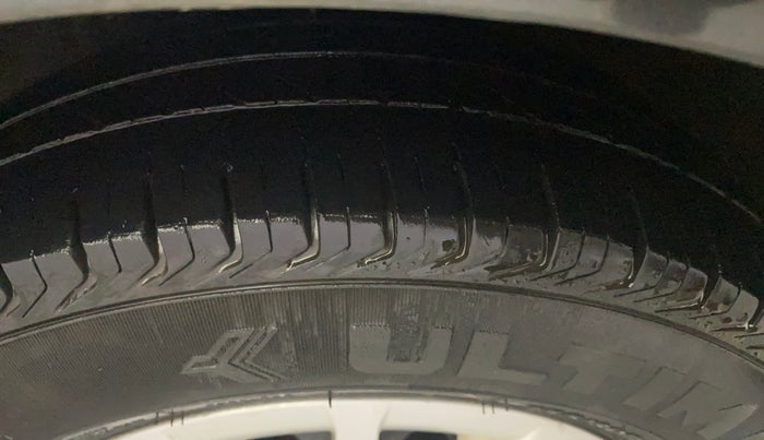 2013 Hyundai i10 SPORTZ 1.2, Petrol, Manual, 1,15,452 km, Left Front Tyre Tread