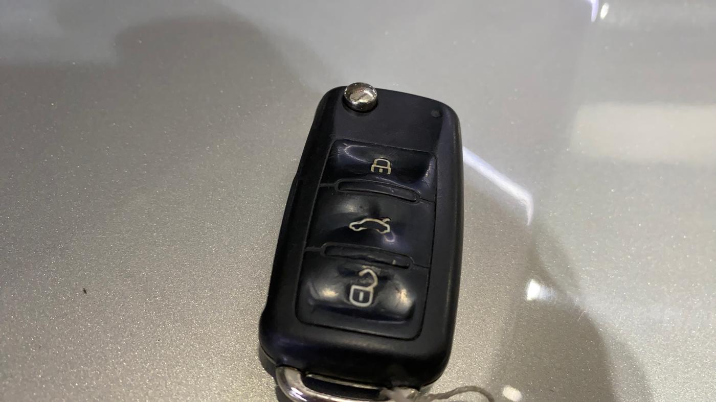 2013 Volkswagen Vento HIGHLINE 1.6 MPI, Petrol, Manual, 73,143 km, Key Close Up