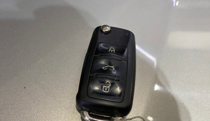 2013 Volkswagen Vento HIGHLINE 1.6 MPI, Petrol, Manual, 73,143 km, Key Close Up