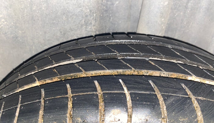 2013 Volkswagen Vento HIGHLINE 1.6 MPI, Petrol, Manual, 73,143 km, Left Rear Tyre Tread