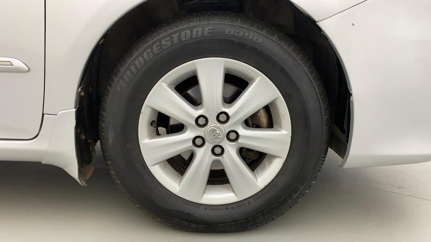 2011 Toyota Corolla Altis G PETROL, Petrol, Manual, 1,02,588 km, Right Front Wheel