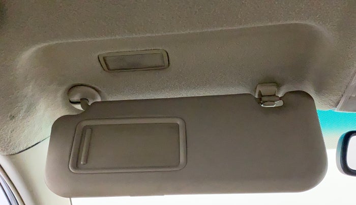 2011 Toyota Corolla Altis G PETROL, Petrol, Manual, 1,02,588 km, Ceiling - Vanity mirror light not working