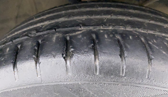 2020 Toyota Glanza G, Petrol, Manual, 49,105 km, Right Front Tyre Tread