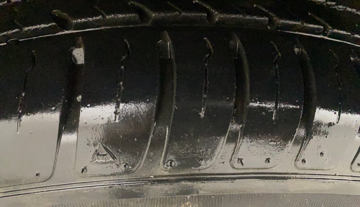 2022 Maruti Swift VXI, Petrol, Manual, 4,021 km, Left Front Tyre Tread