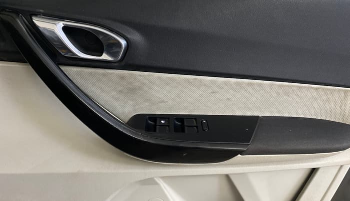 2022 Tata TIGOR XZ PLUS CNG, CNG, Manual, 1,00,828 km, Driver Side Door Panels Control