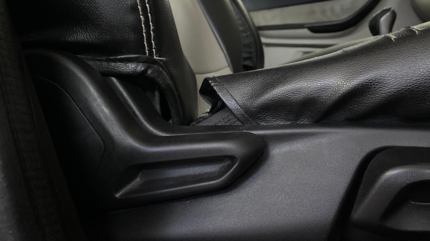 2022 Tata TIGOR XZ PLUS CNG, CNG, Manual, 1,00,828 km, Driver Side Adjustment Panel
