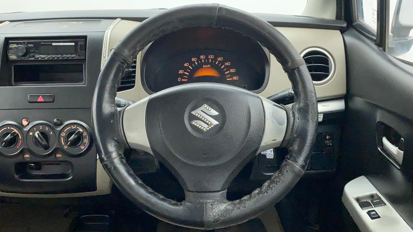 2014 Maruti Wagon R 1.0 LXI, Petrol, Manual, 77,344 km, Steering Wheel Close Up