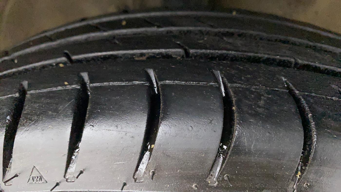 2014 Maruti Wagon R 1.0 LXI, Petrol, Manual, 77,344 km, Right Front Tyre Tread