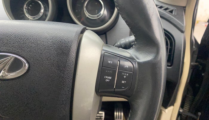 2016 Mahindra XUV500 W10 AT, Diesel, Automatic, 82,399 km, Adaptive Cruise Control