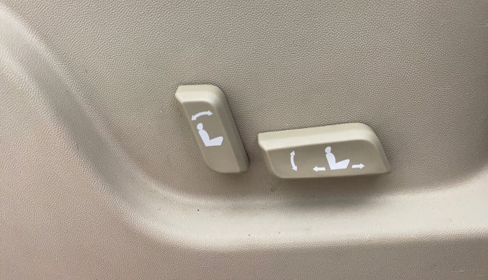 2016 Mahindra XUV500 W10 AT, Diesel, Automatic, 82,399 km, Driver Side Adjustment Panel