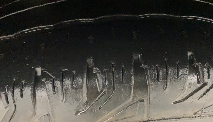 2016 Mahindra XUV500 W10 AT, Diesel, Automatic, 82,399 km, Left Front Tyre Tread