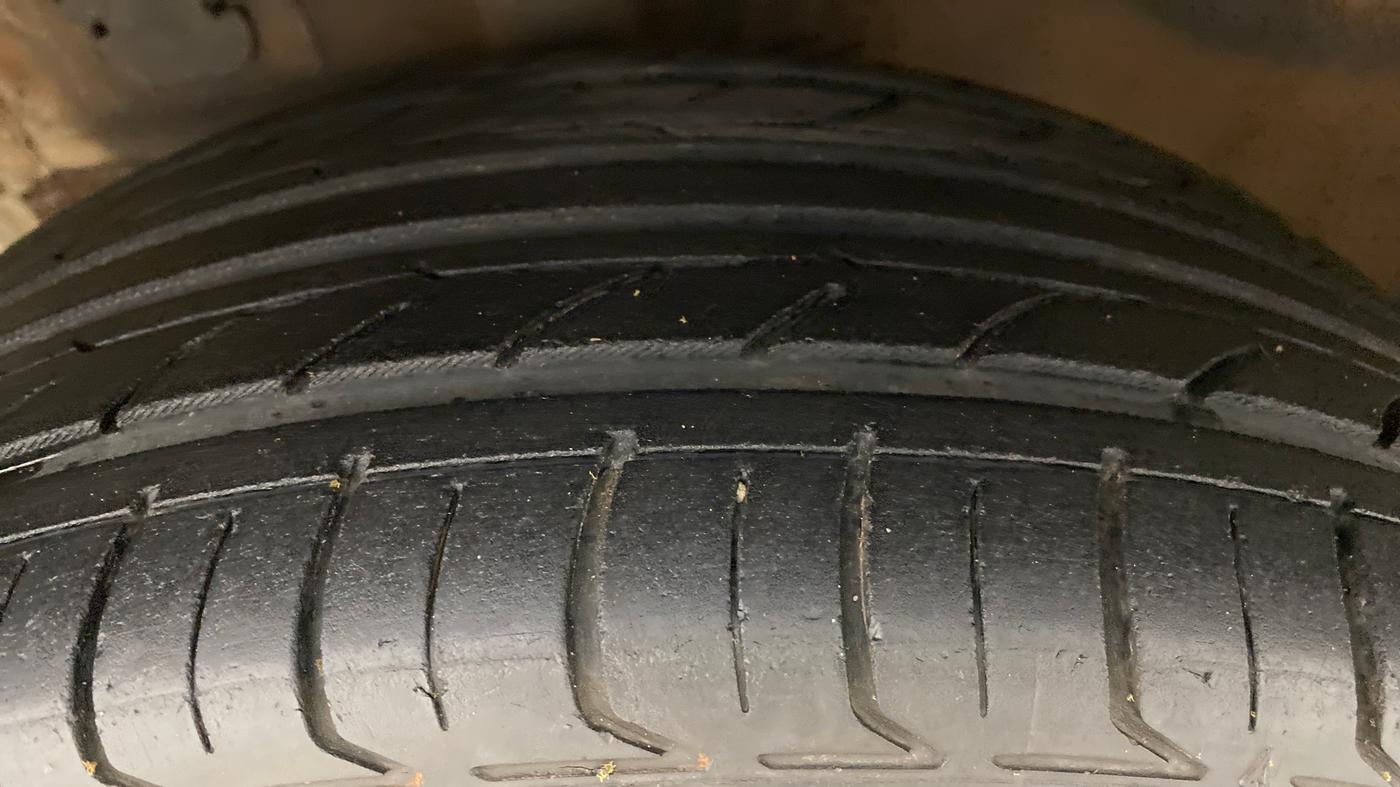 2014 Hyundai Elite i20 ASTA 1.2, Petrol, Manual, 80,894 km, Left Front Tyre Tread