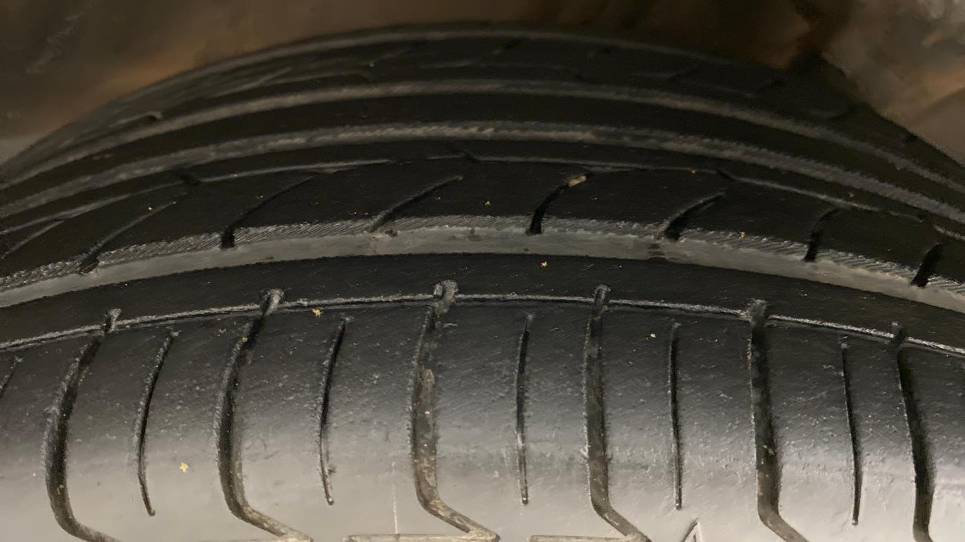 2014 Hyundai Elite i20 ASTA 1.2, Petrol, Manual, 80,894 km, Right Front Tyre Tread