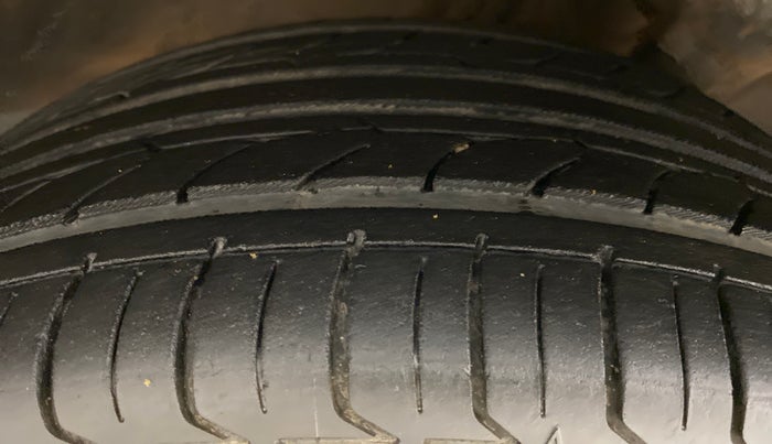 2014 Hyundai Elite i20 ASTA 1.2, Petrol, Manual, 80,894 km, Right Front Tyre Tread