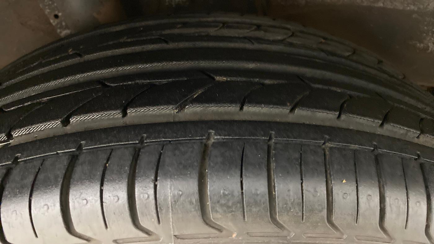 2014 Hyundai Elite i20 ASTA 1.2, Petrol, Manual, 80,894 km, Right Rear Tyre Tread