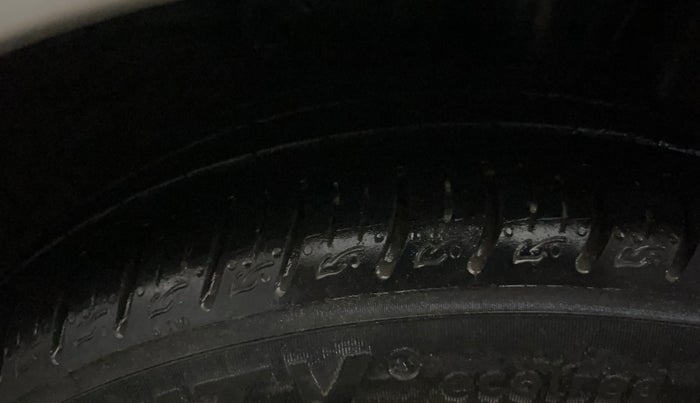 2015 Hyundai Elite i20 ASTA 1.2, CNG, Manual, 43,082 km, Left Rear Tyre Tread