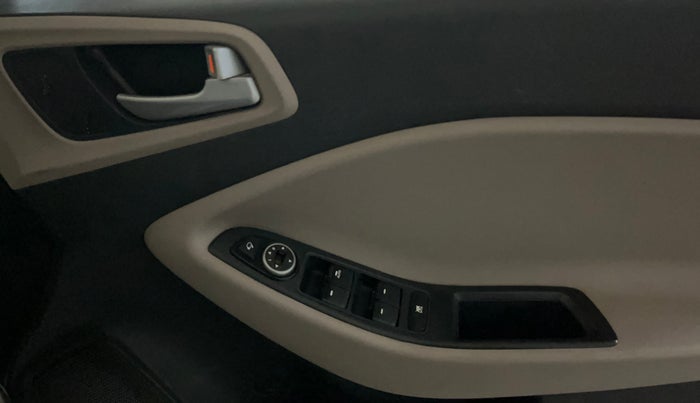 2015 Hyundai Elite i20 ASTA 1.2, CNG, Manual, 43,082 km, Driver Side Door Panels Control