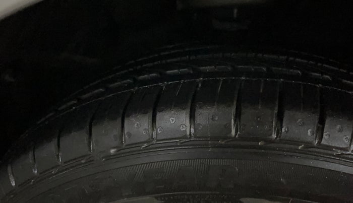 2015 Hyundai Elite i20 ASTA 1.2, CNG, Manual, 43,082 km, Right Front Tyre Tread