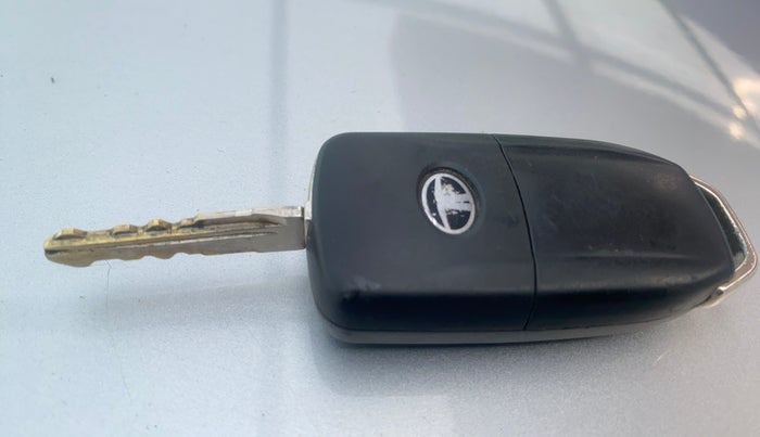 2018 Tata TIGOR XT PETROL, CNG, Manual, 62,047 km, Key Close Up