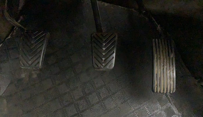 2016 Hyundai Eon MAGNA PLUS, CNG, Manual, 78,758 km, Pedals