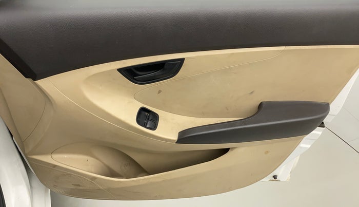 2016 Hyundai Eon MAGNA PLUS, CNG, Manual, 78,758 km, Driver Side Door Panels Control