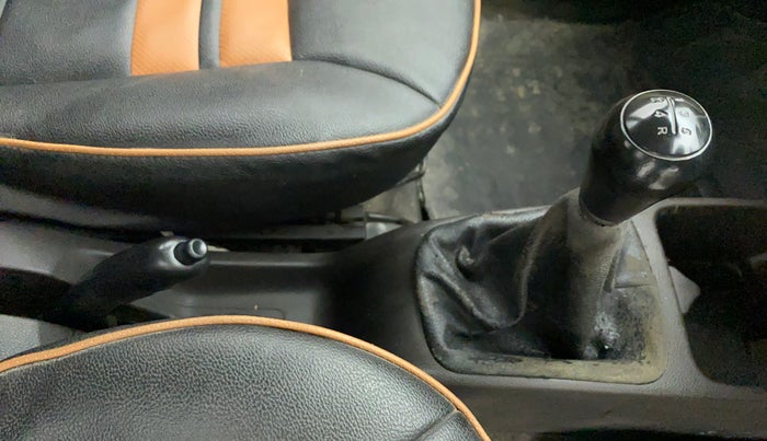 2016 Hyundai Eon MAGNA PLUS, CNG, Manual, 78,758 km, Gear Lever