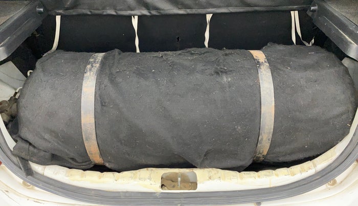 2016 Hyundai Eon MAGNA PLUS, CNG, Manual, 78,758 km, Boot Inside