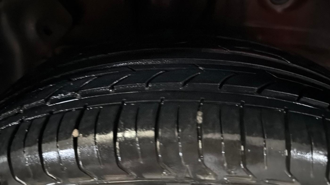2016 Hyundai Elite i20 MAGNA 1.2, Petrol, Manual, 36,273 km, Right Rear Tyre Tread