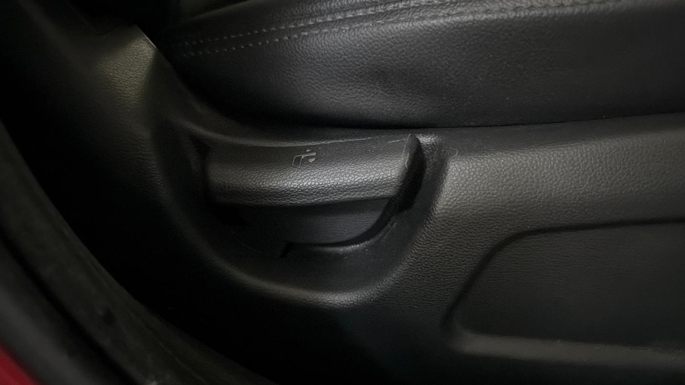 2016 Hyundai Elite i20 MAGNA 1.2, Petrol, Manual, 36,273 km, Driver Side Adjustment Panel