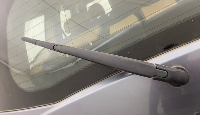 2014 Mahindra XUV500 W8, Diesel, Manual, 1,21,366 km, Rear Wiper