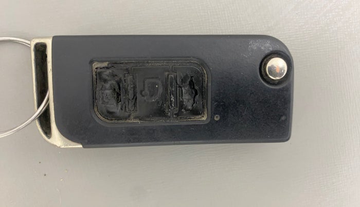 2014 Mahindra XUV500 W8, Diesel, Manual, 1,21,366 km, Key Close Up