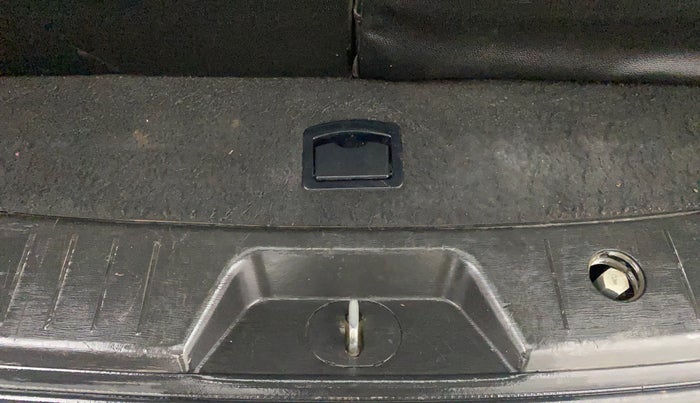 2014 Mahindra XUV500 W8, Diesel, Manual, 1,21,366 km, Boot Inside