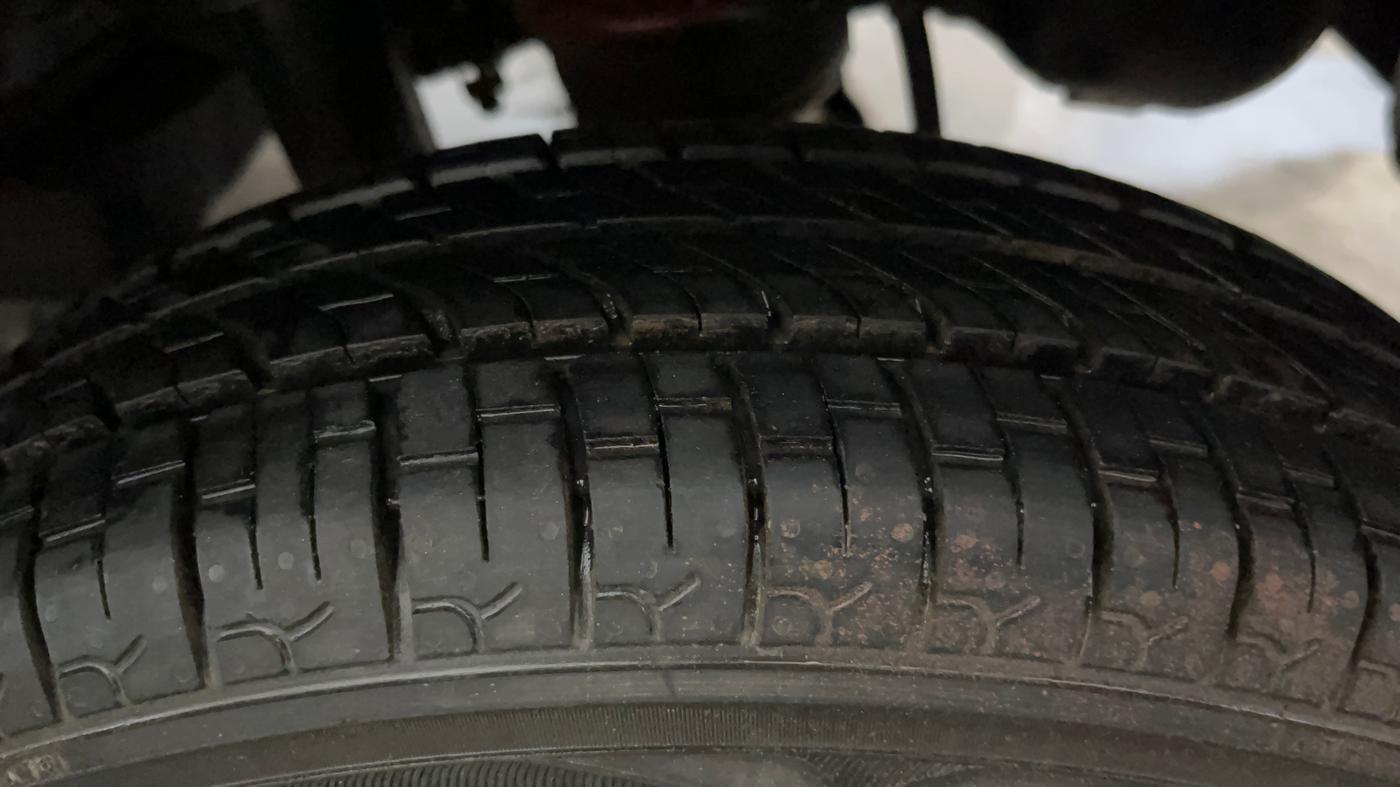 2014 Hyundai Eon ERA +, Petrol, Manual, 37,879 km, Left Rear Tyre Tread