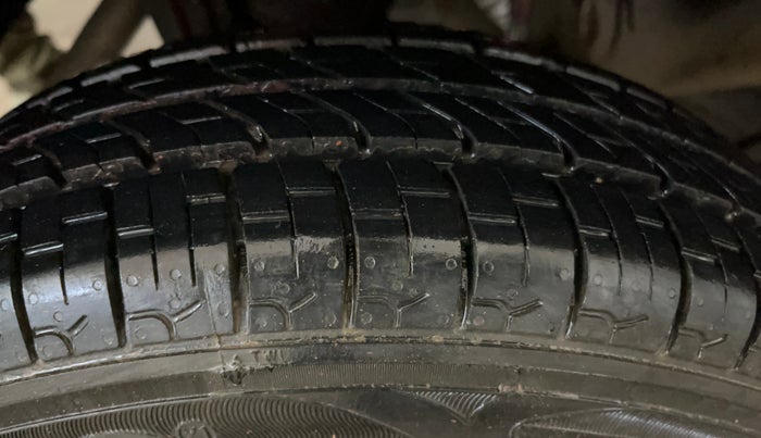 2014 Hyundai Eon ERA +, Petrol, Manual, 37,879 km, Right Rear Tyre Tread