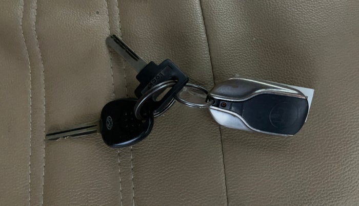 2014 Hyundai Eon ERA +, Petrol, Manual, 37,879 km, Key Close Up