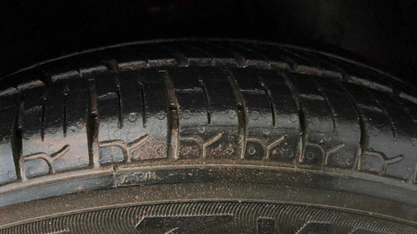 2014 Hyundai Eon ERA +, Petrol, Manual, 37,879 km, Right Front Tyre Tread