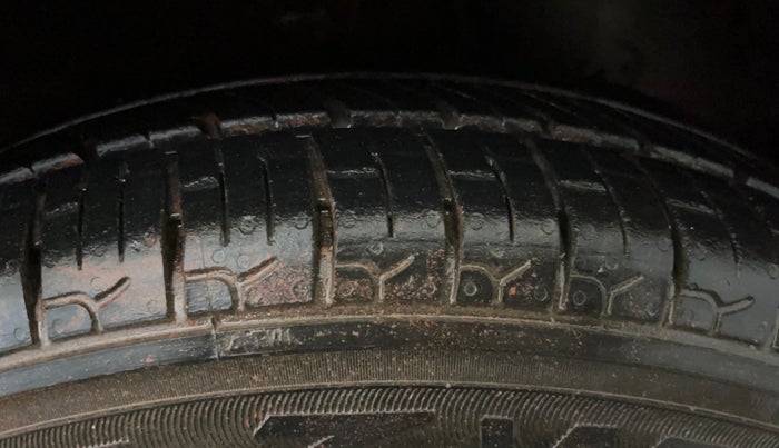 2014 Hyundai Eon ERA +, Petrol, Manual, 37,879 km, Right Front Tyre Tread