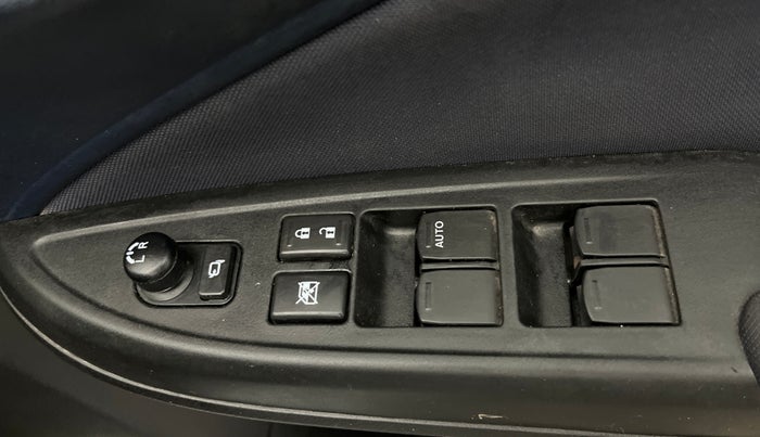 2025 Maruti Baleno DELTA PETROL 1.2, Petrol, Manual, 17,235 km, Driver Side Door Panels Control