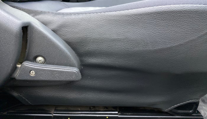 2017 Maruti Alto 800 LXI, Petrol, Manual, 66,230 km, Driver Side Adjustment Panel