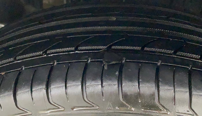 2018 Maruti Swift ZDI PLUS, Diesel, Manual, 75,328 km, Right Rear Tyre Tread