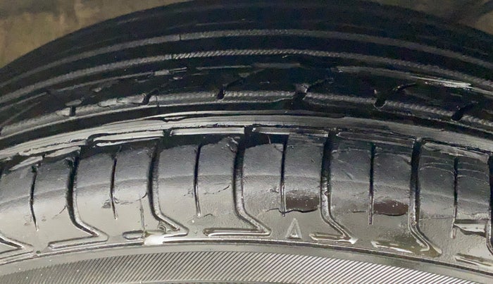 2018 Maruti Swift ZDI PLUS, Diesel, Manual, 75,328 km, Right Front Tyre Tread
