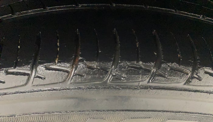 2021 Hyundai NEW I20 ASTA 1.2 AT, Petrol, Automatic, 60,448 km, Left Rear Tyre Tread