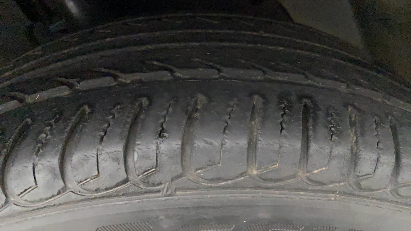 2016 Ford Ecosport TITANIUM 1.5L PETROL AT, Petrol, Automatic, 22,239 km, Left Front Tyre Tread