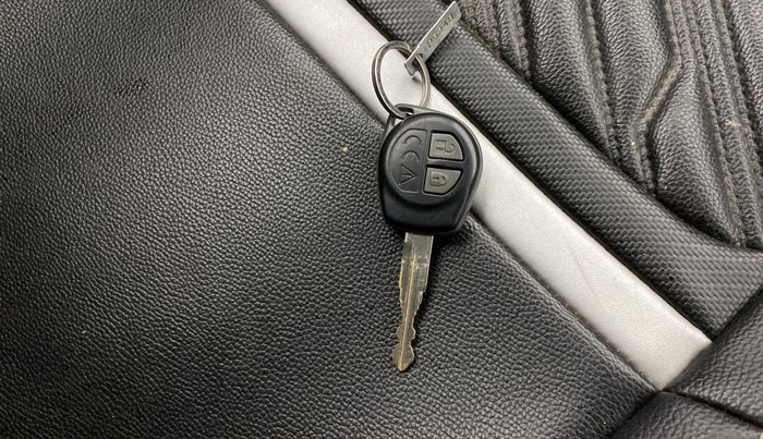 2022 Maruti Swift VXI, Petrol, Manual, 38,218 km, Key Close Up